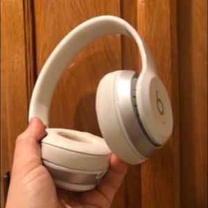 Beats Solo 2 Bluetooth headphones!